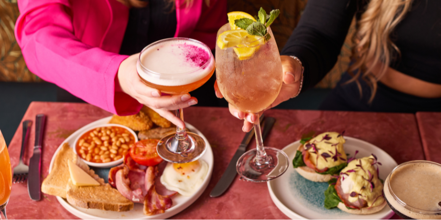 Girls toasting to their bottomless brunch in Glasgow