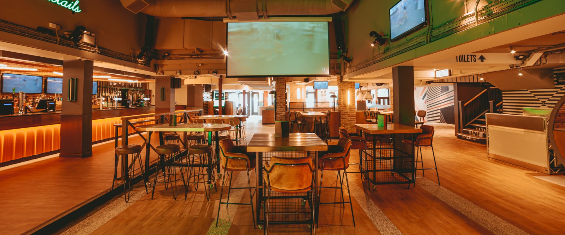 Interior of The Hideout Derby (p)