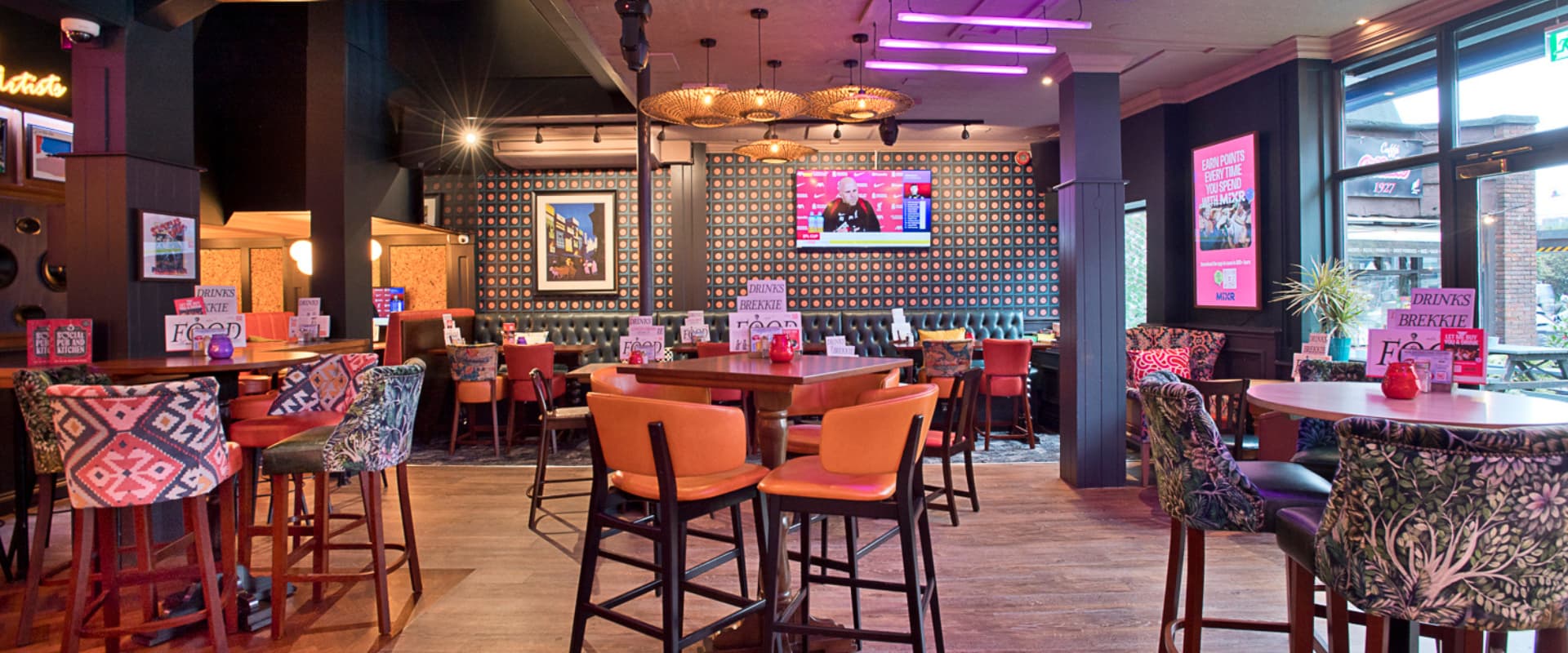 Interior of The Faraday Epsom (p)
