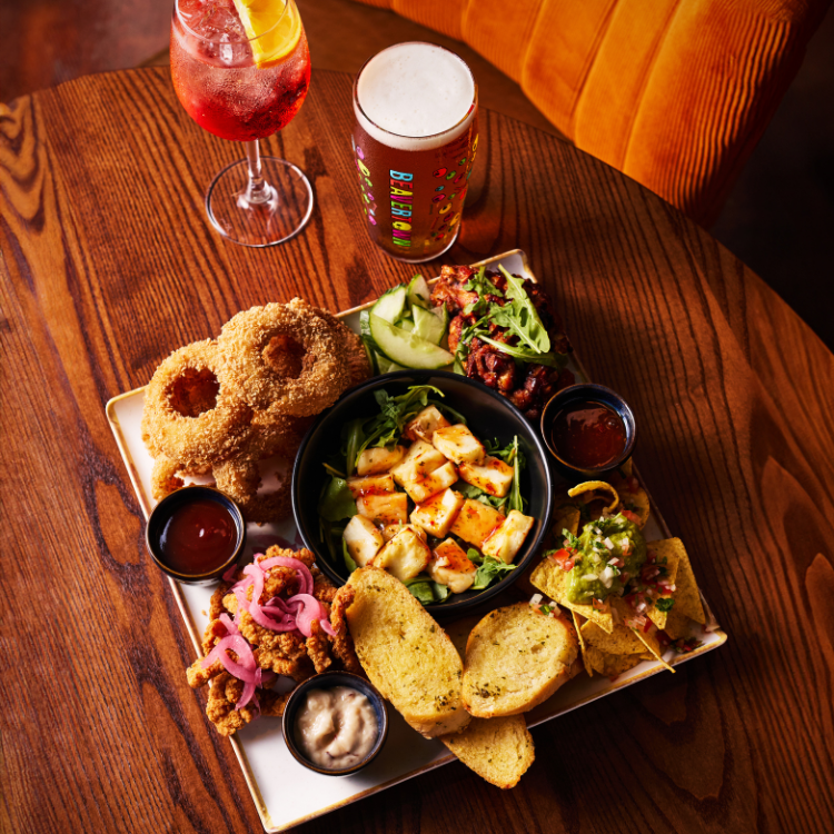 Sharing board and 2 drinks