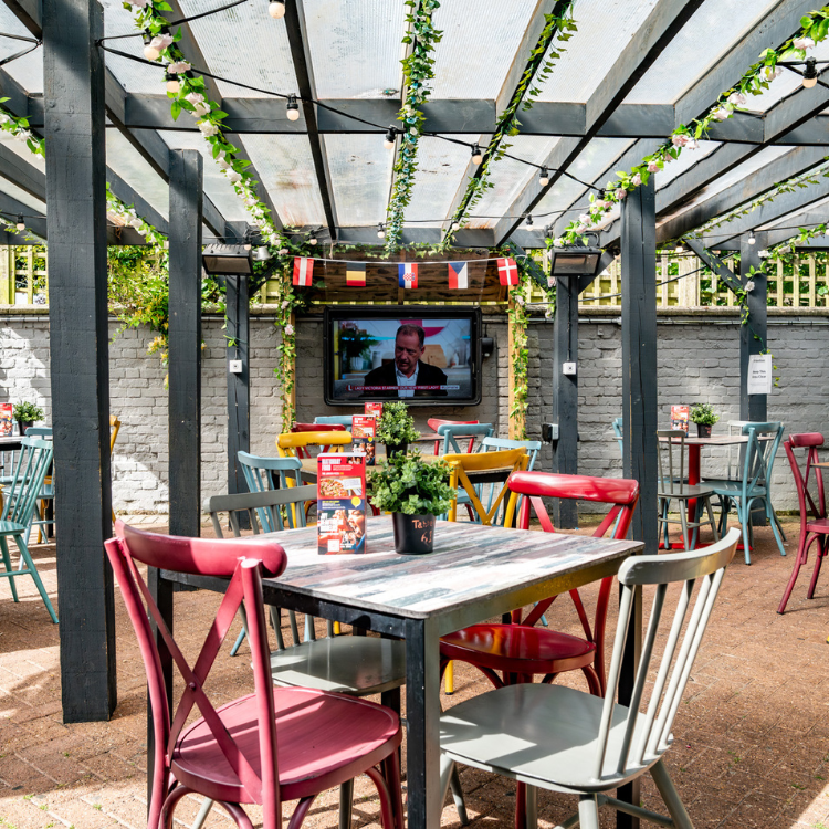 Photo of beer garden at Cross Keys Inn Wootton Bassett (p) Photo of beer garden at Cross Keys Inn Wootton Bassett (p)