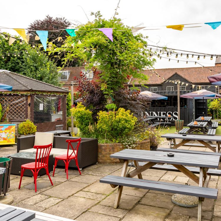 Outdoor Beer Garden in Blacksmith Arms St Albans (p) Outdoor Beer Garden in Blacksmith Arms St Albans (p)