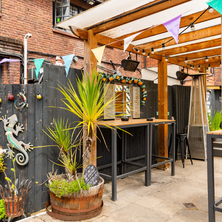 Outdoor Beer Garden in Blacksmith Arms St Albans (p) Outdoor Beer Garden in Blacksmith Arms St Albans (p)