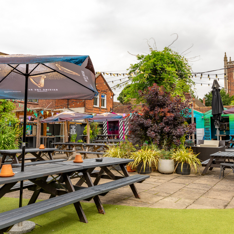 Outdoor Beer Garden in Blacksmith Arms St Albans (p) Outdoor Beer Garden in Blacksmith Arms St Albans (p)