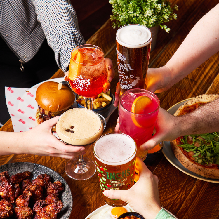 People cheersing drinks at bottomless brunch People cheersing drinks at bottomless brunch